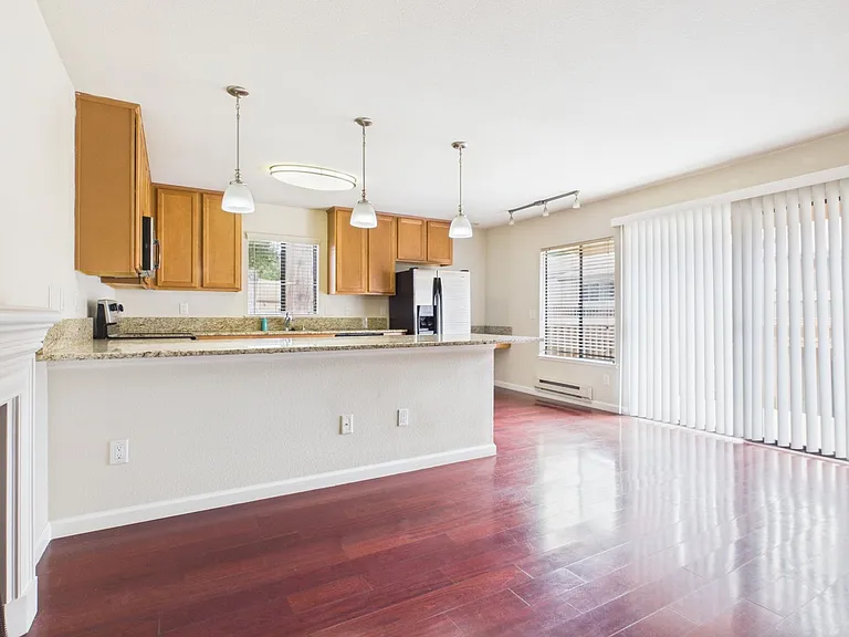 300 Glenwood Cir #273 — Photo 3