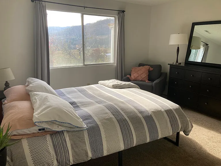 Bedroom #1 - Queen bed