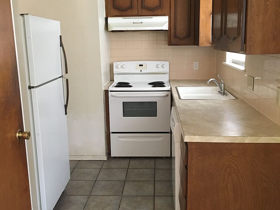 2nd image of 1046 N Wells St