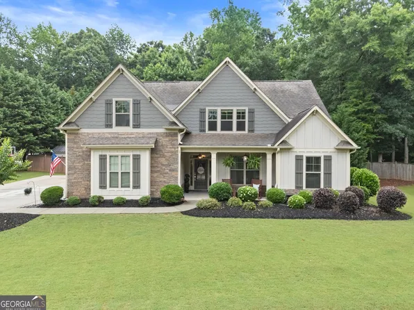 686 Lake Crest Dr, Jefferson, GA 30549
