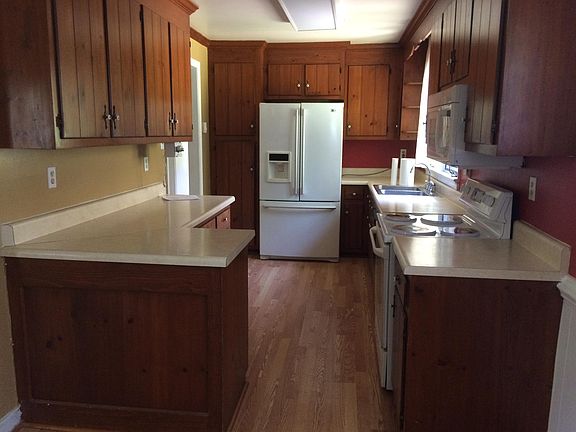 Kitchen with lots of cabinets