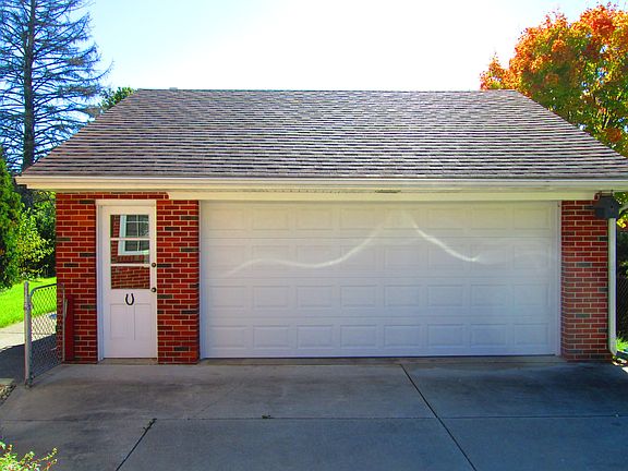 4th image of 711 Highland Dr