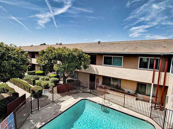 2nd image of 10024 S Van Ness Ave APT 3