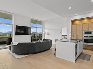 3389 Lakeshore Rd #603, Kelowna, BC V1W 4H6