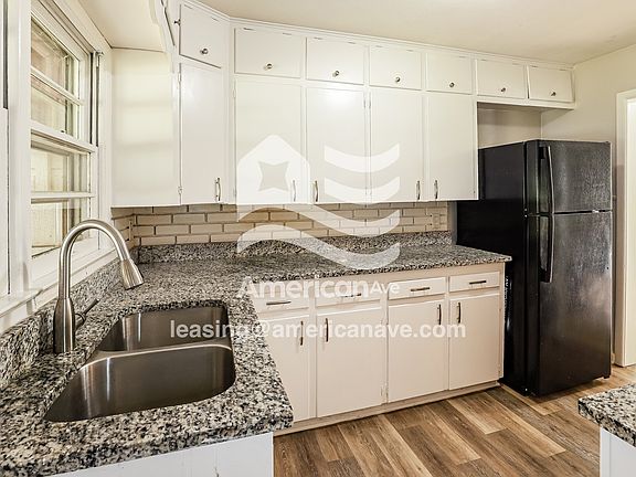 609825_007_kitchen_6.jpg