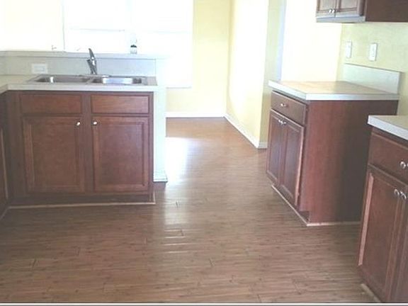 4th image of 2923 S Haberland Blvd