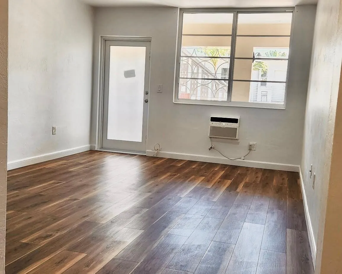 Live-sleep area - 900 Euclid Ave #3