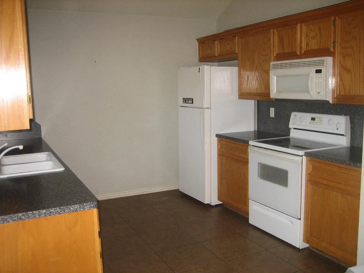 3 bed, 1340 sqft, $1,700 — Photo 4