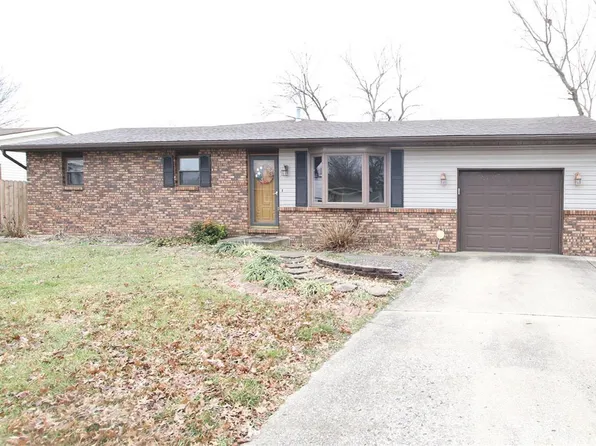 824 Briarwood Dr, Bethalto, IL 62010