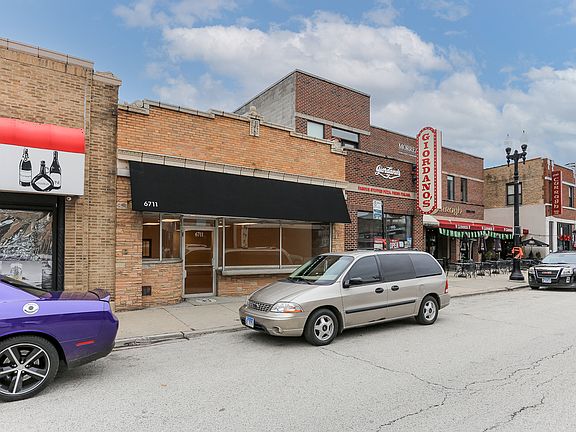 2nd image of 6711 N Northwest Hwy
