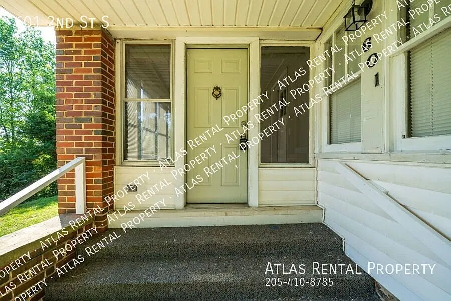 Move in Promo: $300 off First Month's Rent//3 Bedroom Oneonta Beauty! — Photo 4