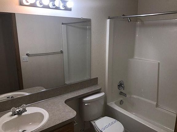 3rd image of 7805 NE 65th St