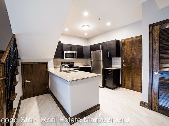 4th image of 24 Station St #202