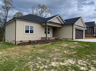 111 Legacy Ln, Eden, NC 27288