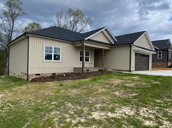 111 Legacy Ln, Eden, NC 27288