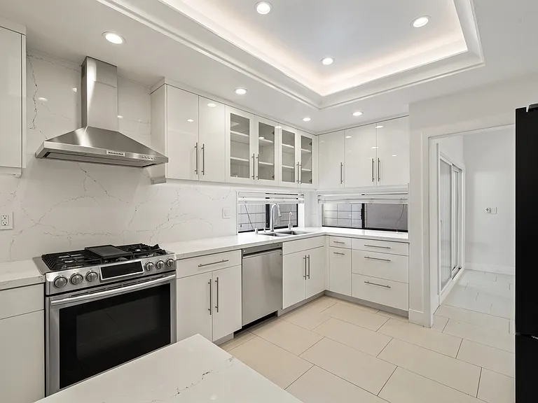 1227 N Brand Blvd #7 — Photo 5
