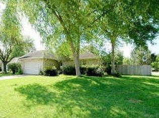 5689 Country Glen St, League City, TX 77573