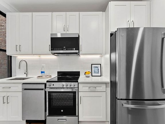 4th image of 168 Sumpter St #1L