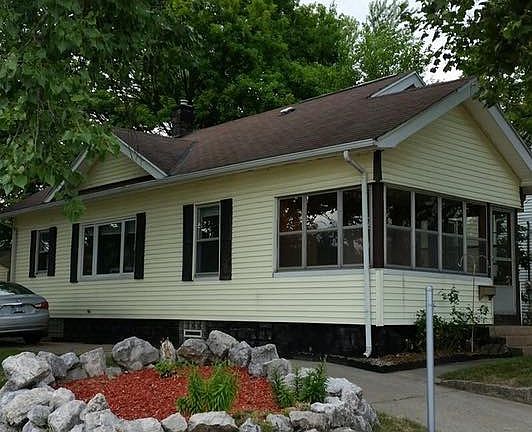 3rd image of 1967 Kamp Ave SW