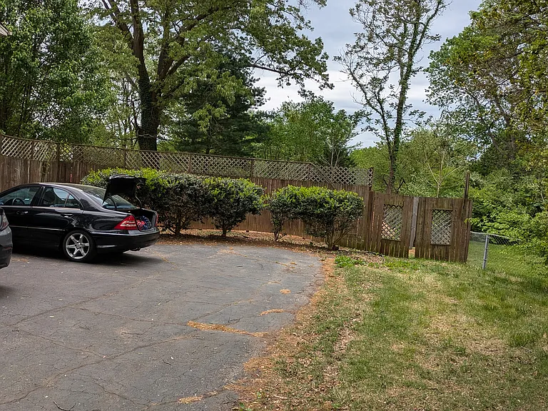 905 Parrish Rd — Photo 3