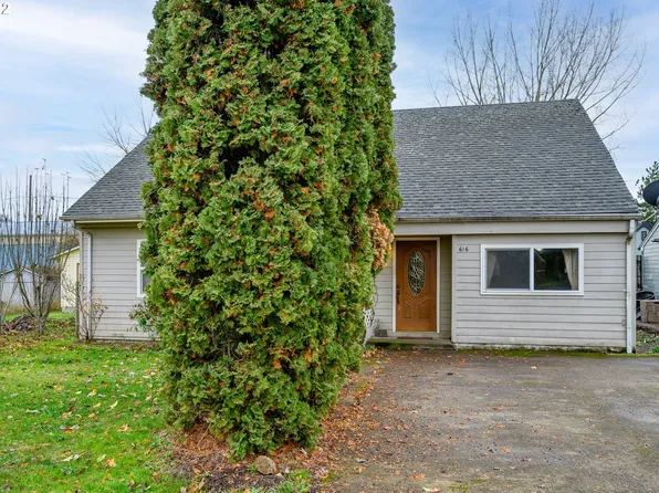616 E Harrison St, Carlton, OR 97111