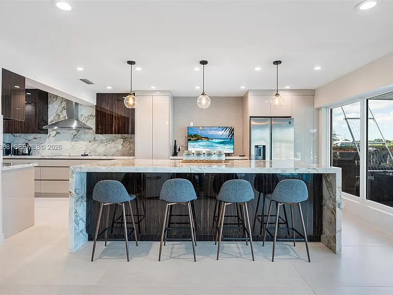 1055 Stillwater Dr — Photo 10