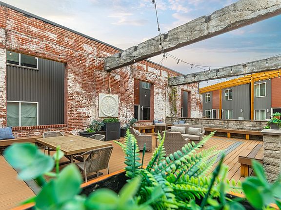 4th image of 3001 W Glenwood Ave #24