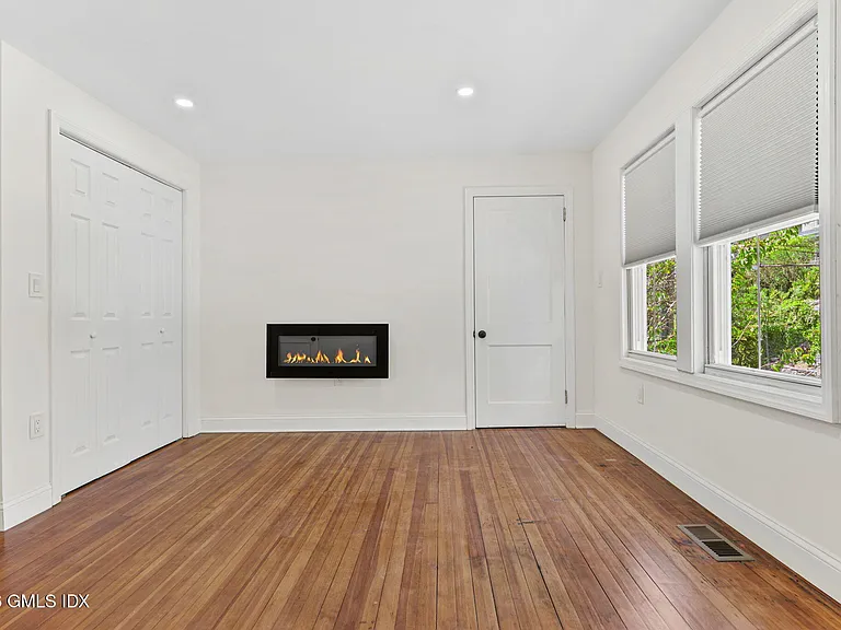 300RUC E Park Ave #B — Photo 14