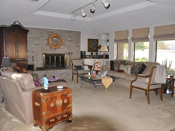 Formal living area 