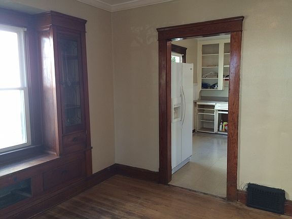 4th image of 2089 Halstead Ave