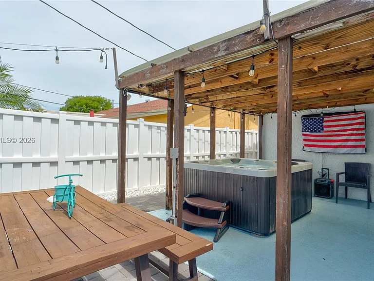 11370 NW 46th Pl — Photo 8