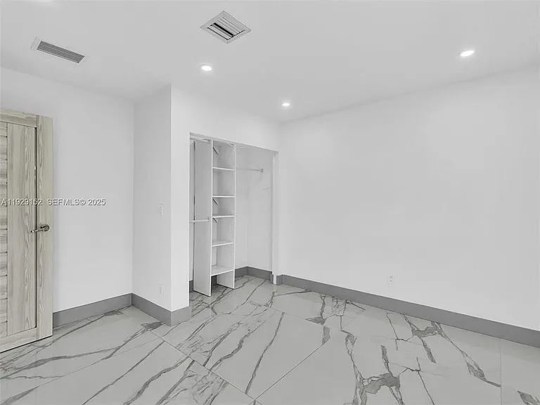 440 SE 8th Ave — Photo 14