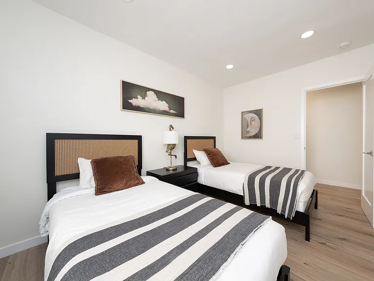 4062 Goldfinch St — Photo 47