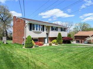13979 Valley View Dr, White Oak, PA 15131