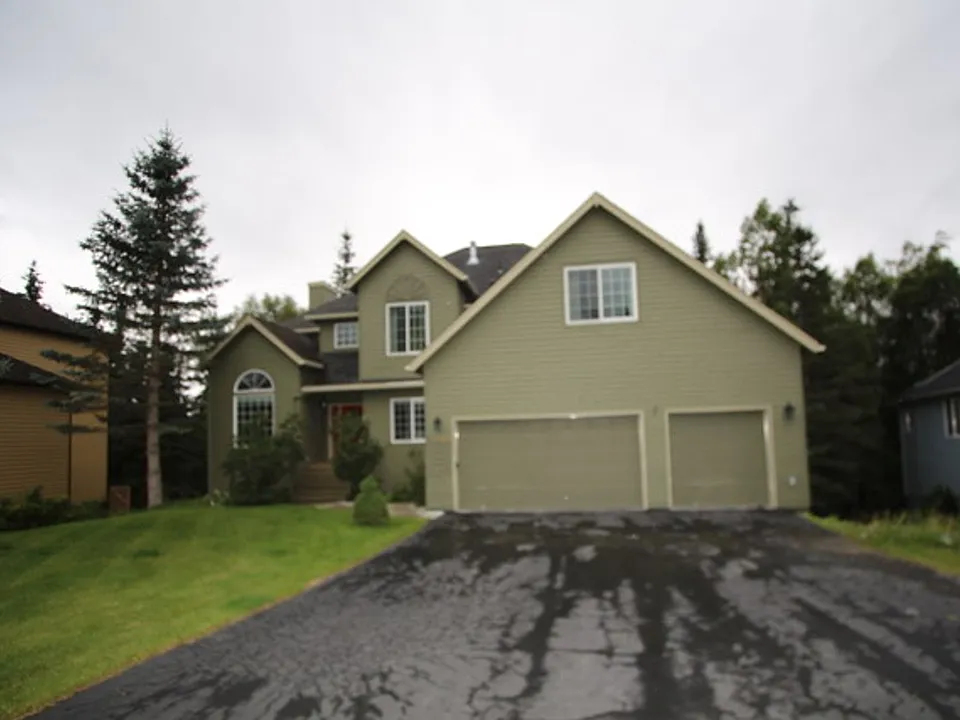 9010 Sahalee Dr