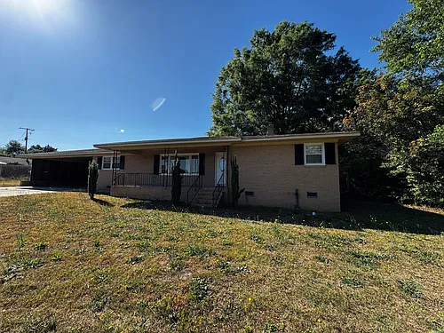 303 Nell St Photo 1