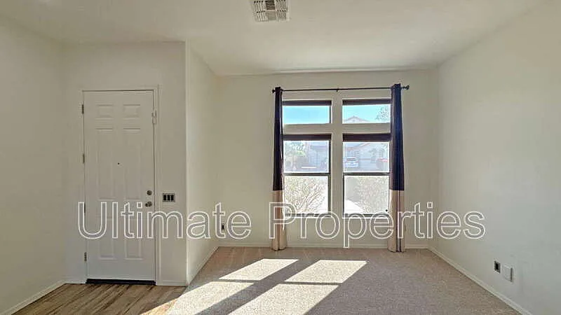 3 bed, 2.0 bath, 2231 sqft, $2,295 — Photo 3