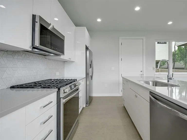 313 Blackson Ave #B — Photo 6