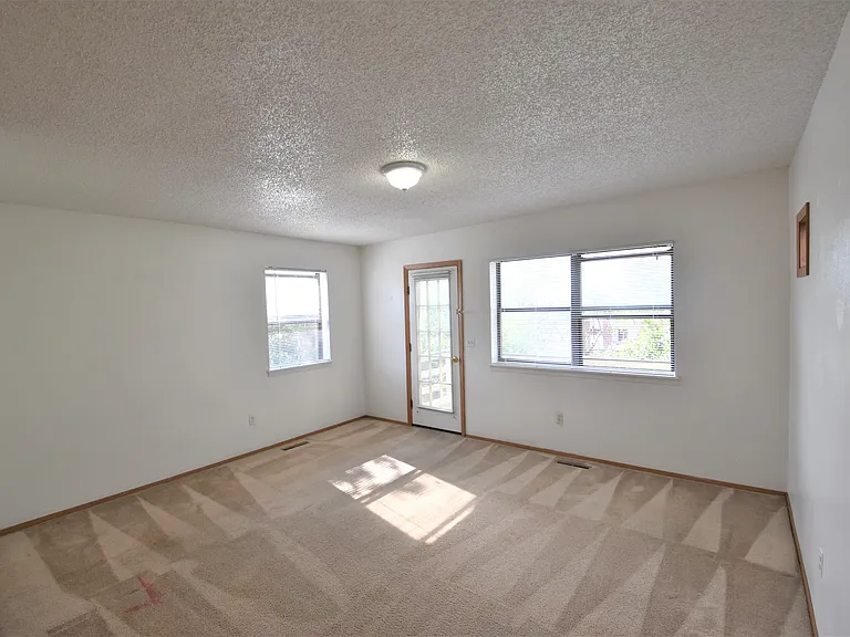 2927 Broadway St #4 — Photo 11