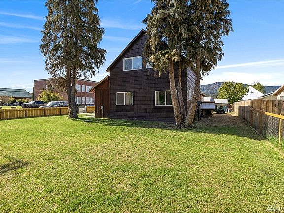 Located on the corner of Third and Harris, the neighborhood is stunningly quiet and void of traffic.