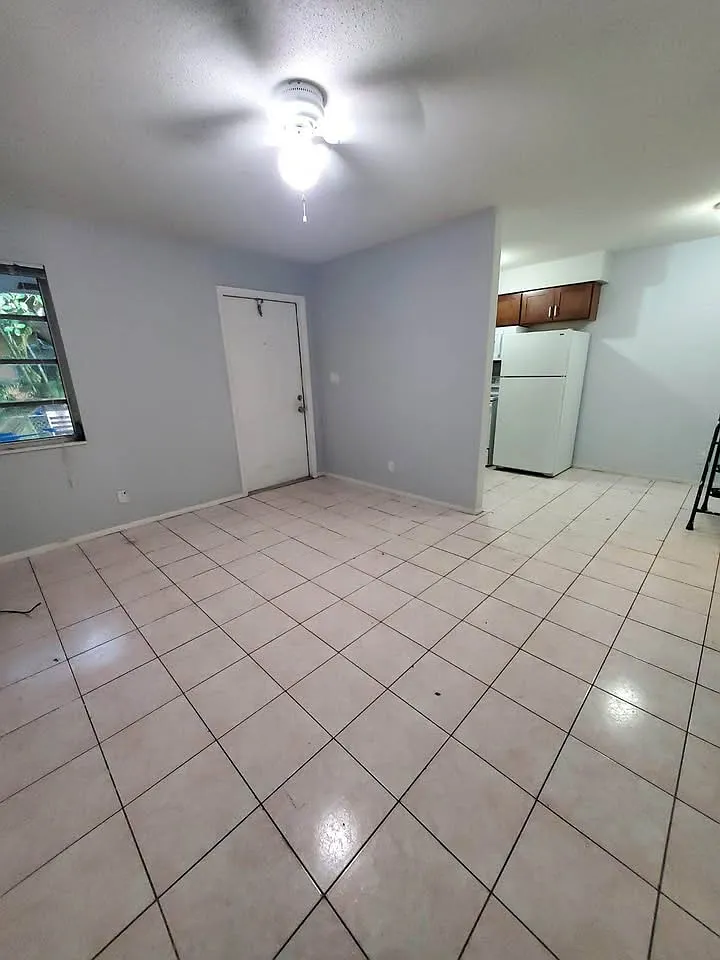 Building Photo - 3831 SW 12th Pl #2