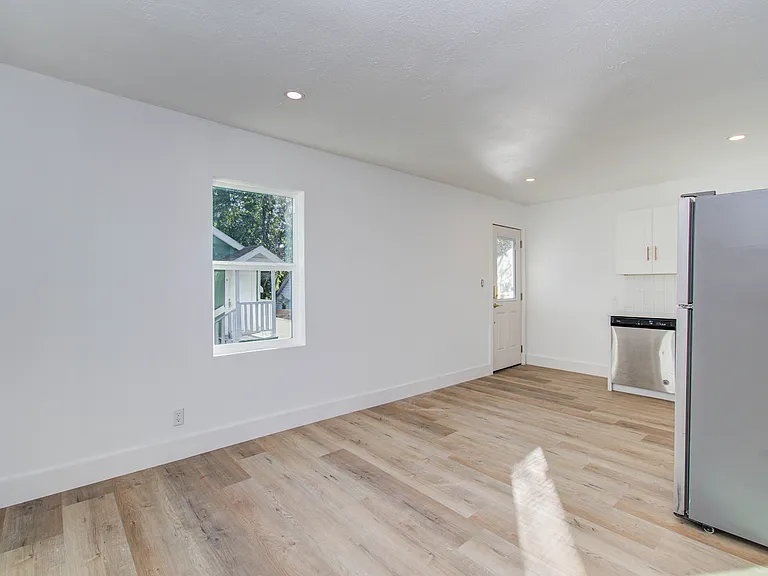 410 Randall St #11 — Photo 8