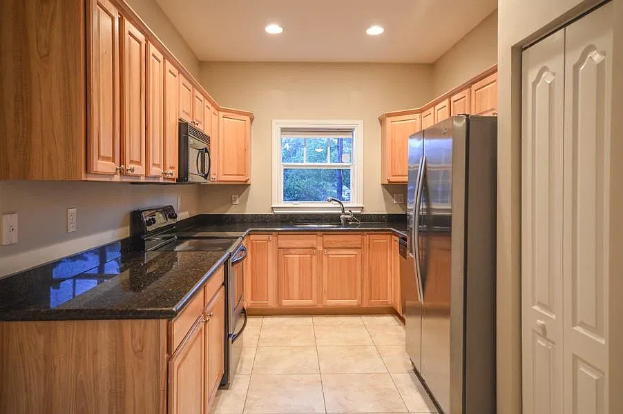2 bed, 2.5 bath, 700 sqft, $3,200 — Photo 2