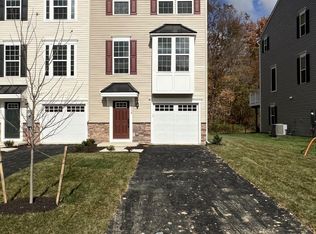 2116 Rivers Dr, Newark, DE 19702