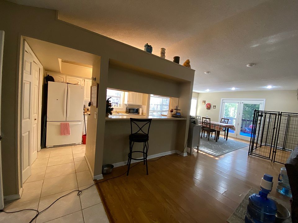 2nd image of 21 Argomaniz Ln