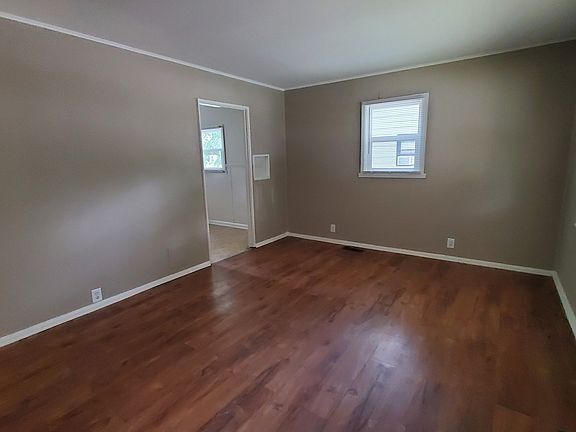 5th image of 2417 N Centennial St