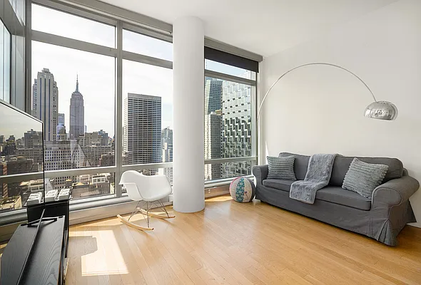 Rented by SR8 REALTY LLC | media 17