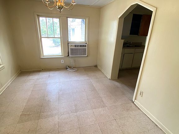 5th image of 523 E Rogers St