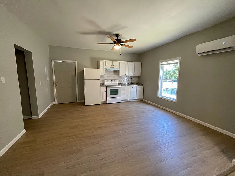 125 E Broadway St #3 — Photo 3