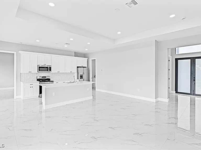 2507 NW 25th St — Photo 5
